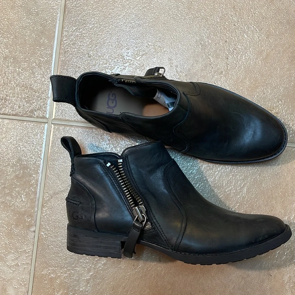 UGG Black Distressed Leather Flat Ankle Bootie 6 - Picture 6 of 7